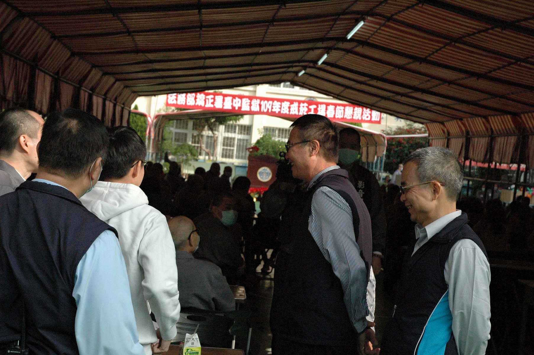 Deputy Superintendent Dai interacts with family in the reunion.