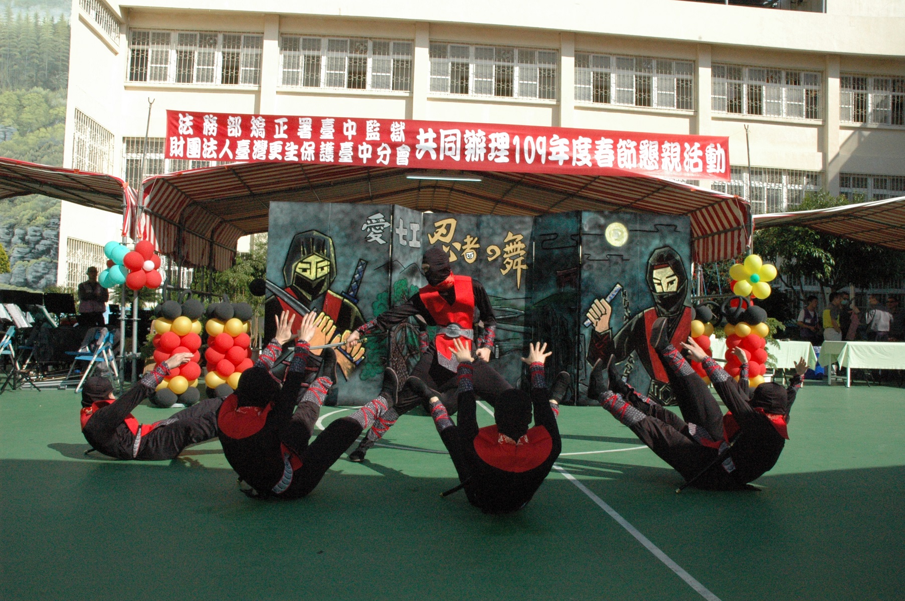 Nijia Dance highlighted 2020 spring festival family reunion