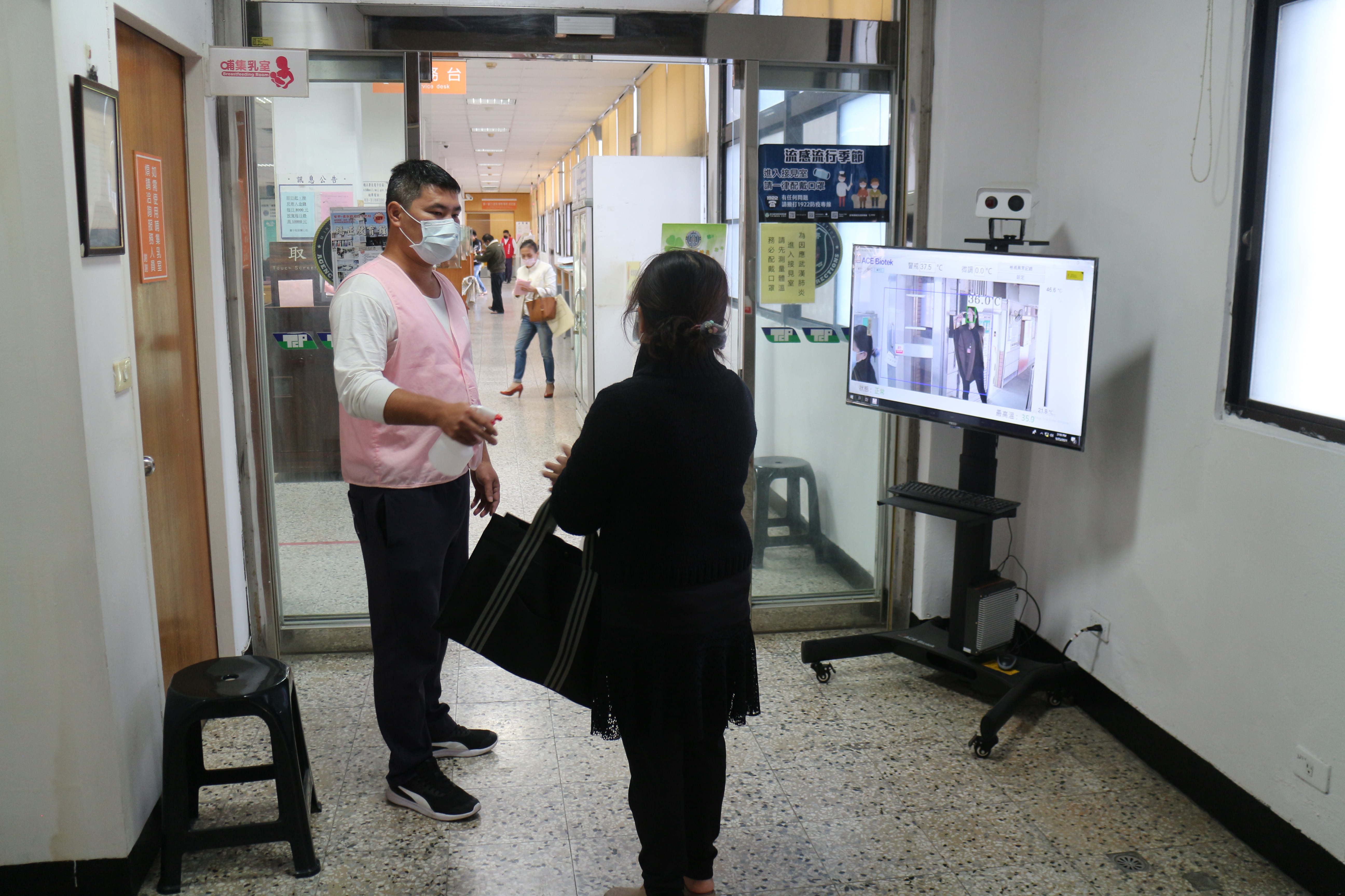 Infrared temperature measurement and hand alcohol disinfection in the interview room