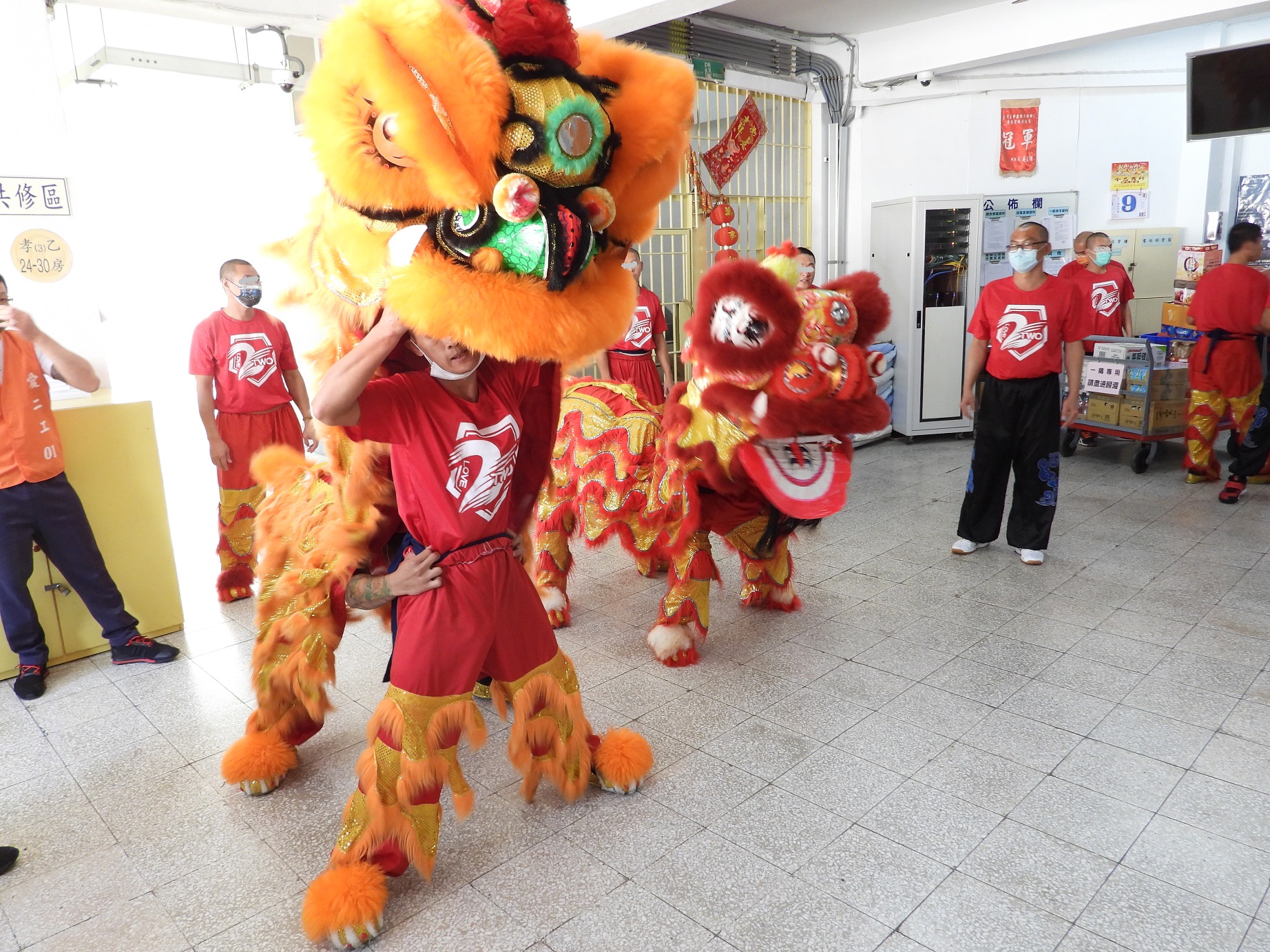 The Lion Dance Group's inmates gave a standing ovation for their hard work