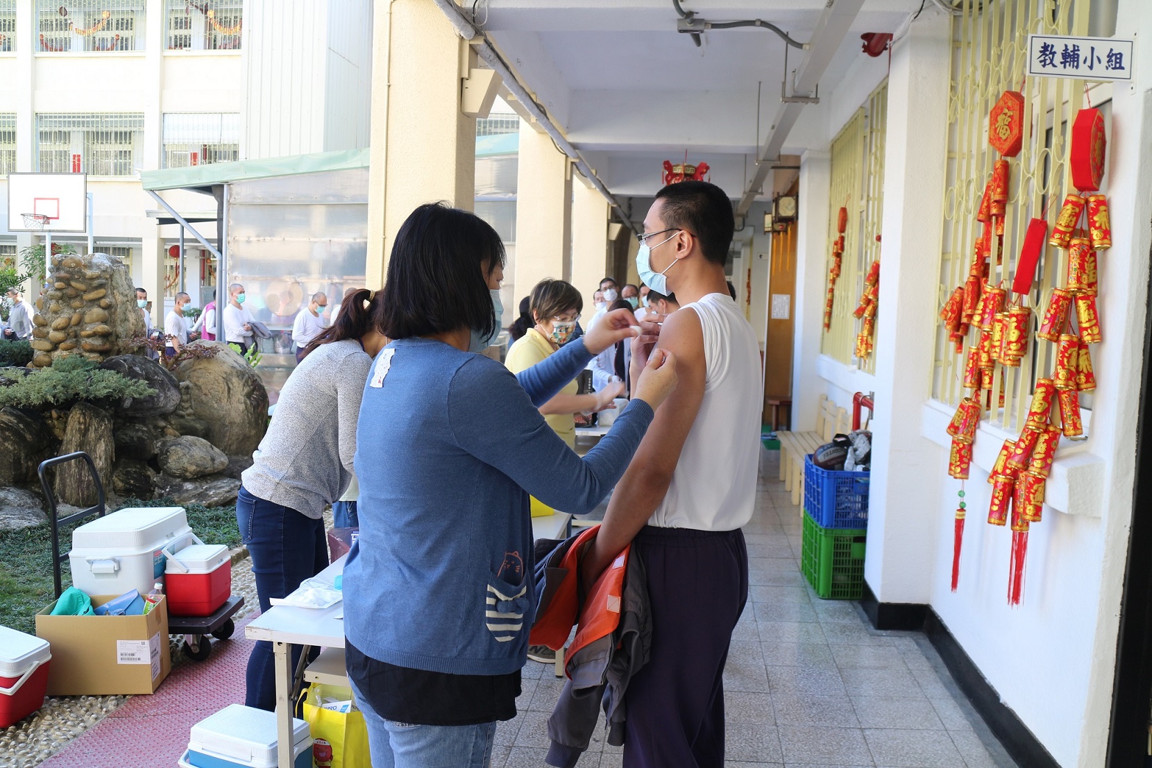 Nantun District Health Institute went to Taichung Prison for injection of the influenza vaccine