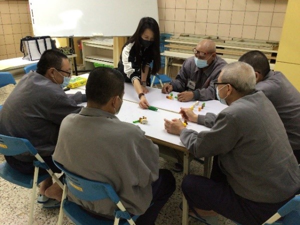 動態媒介引導反思