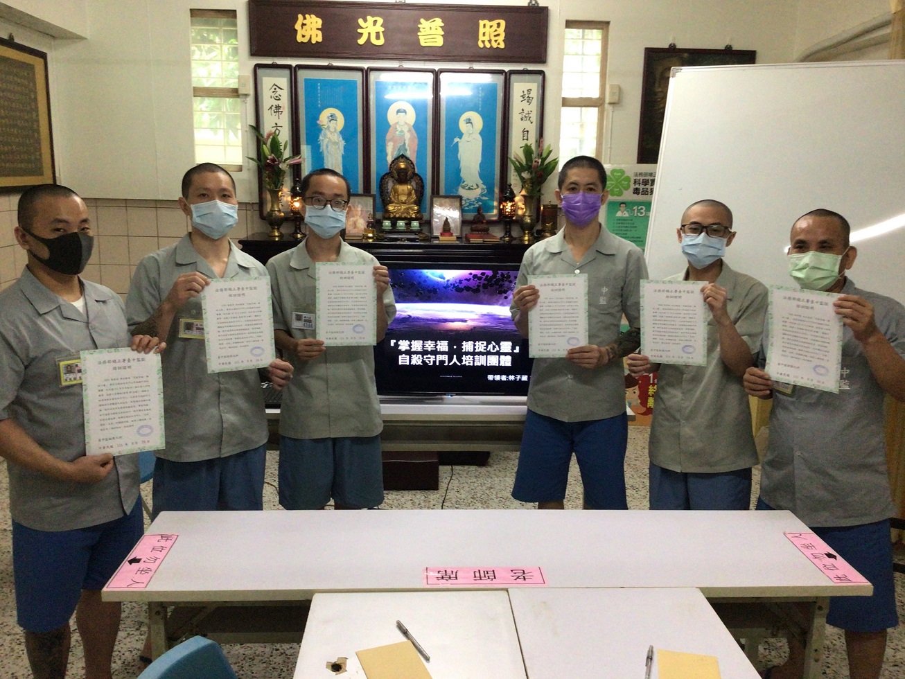 學員獲頒頒發結業證書合影