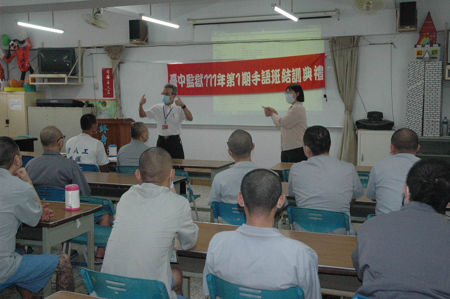 吳科長嘉勉學員用心學習