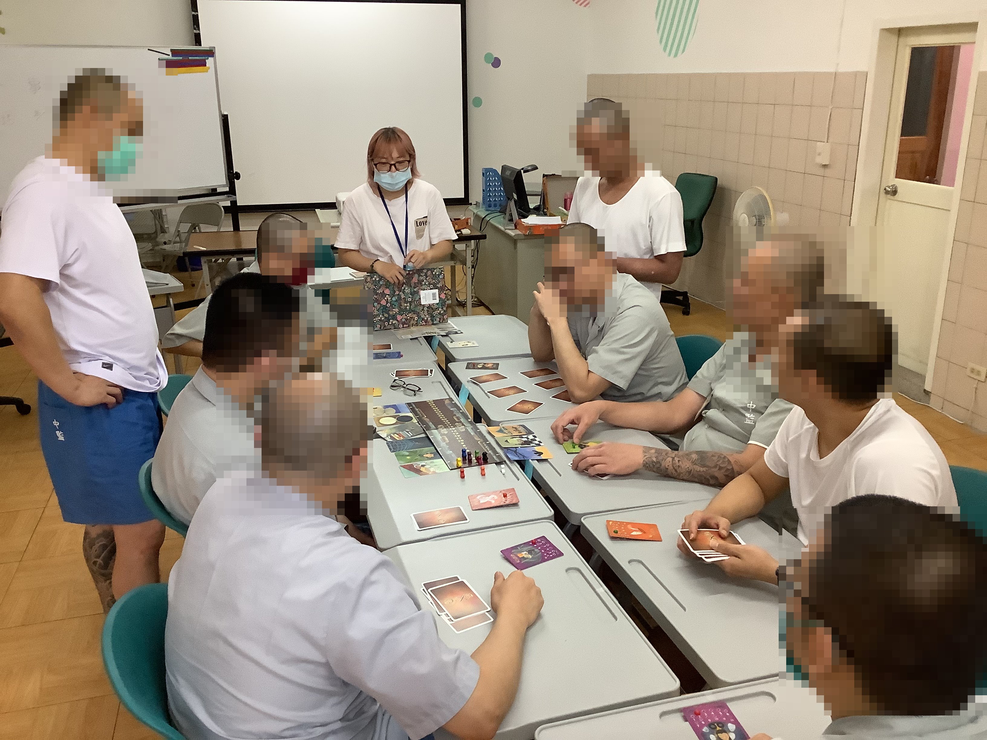 透過「牌卡」練習「詢問及傾聽」技巧