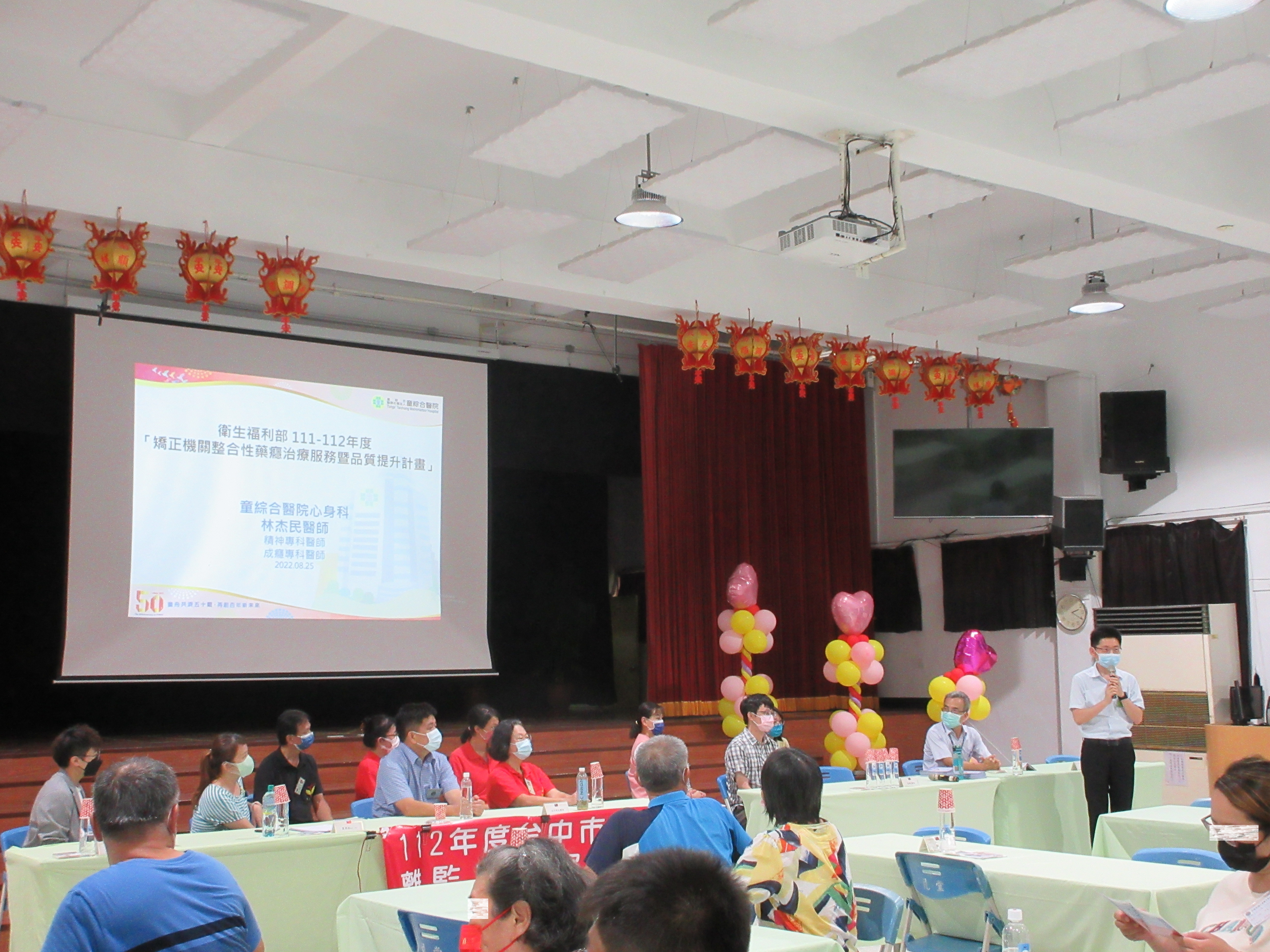 Dr. Lin Jiemin from the Children's Hospital providing health education