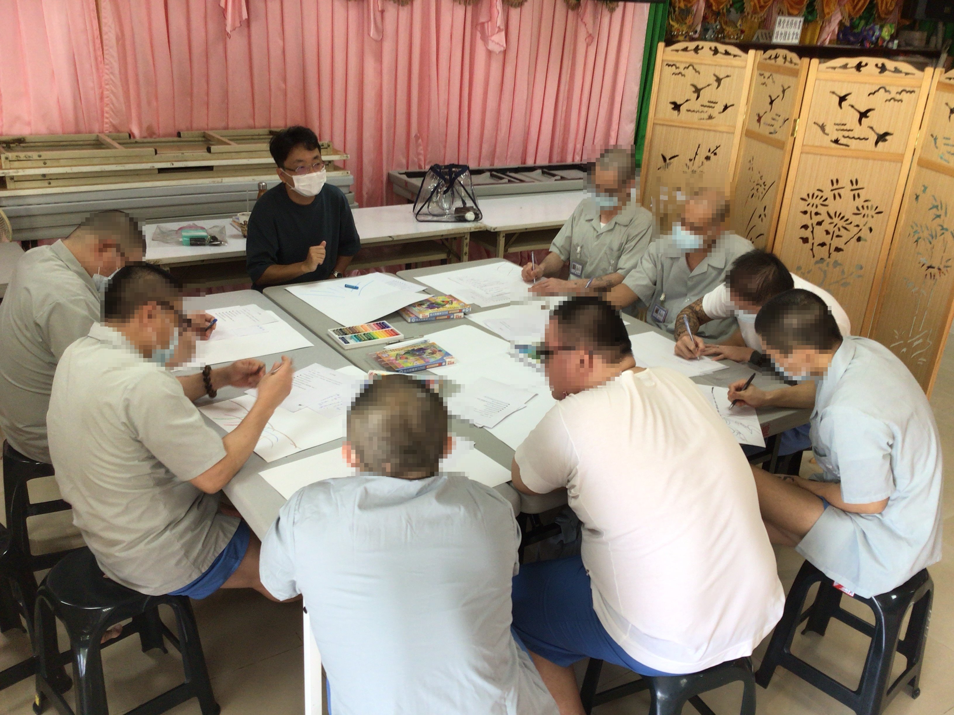 描繪樹根討論成長史