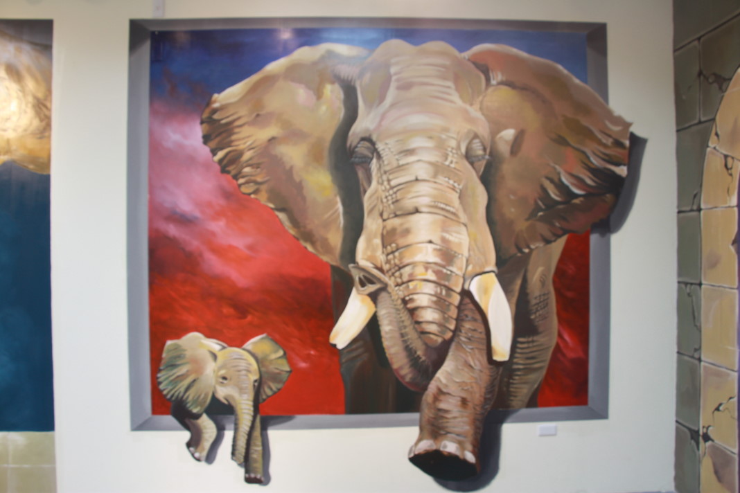 3D立體彩繪-母象帶著小象一同奔跑