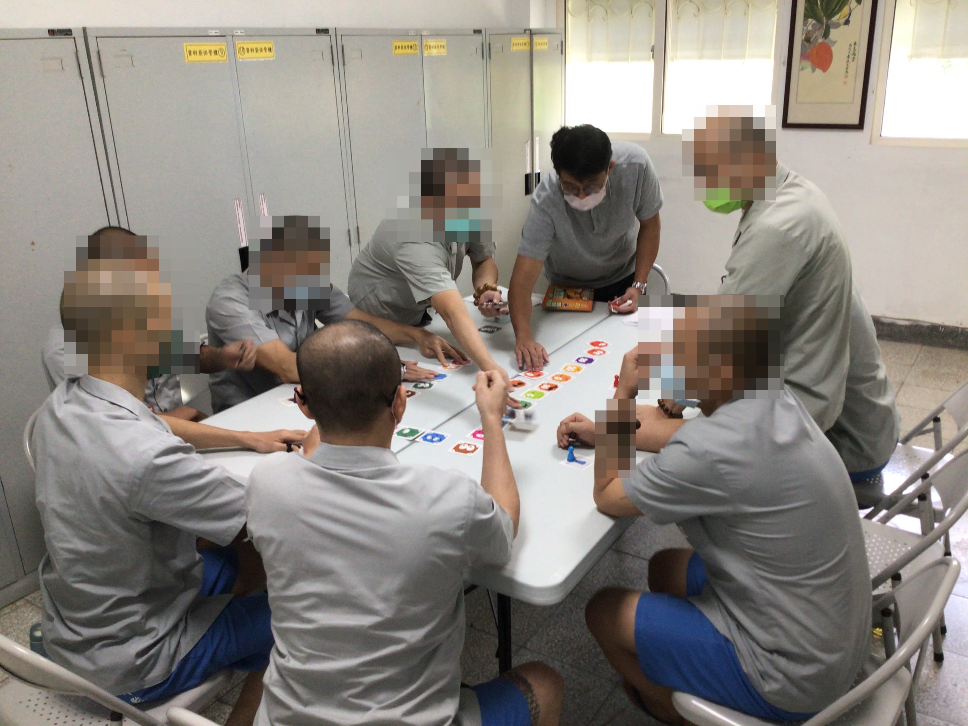 1.利用《眨眨眼》桌遊促進察言觀色能力