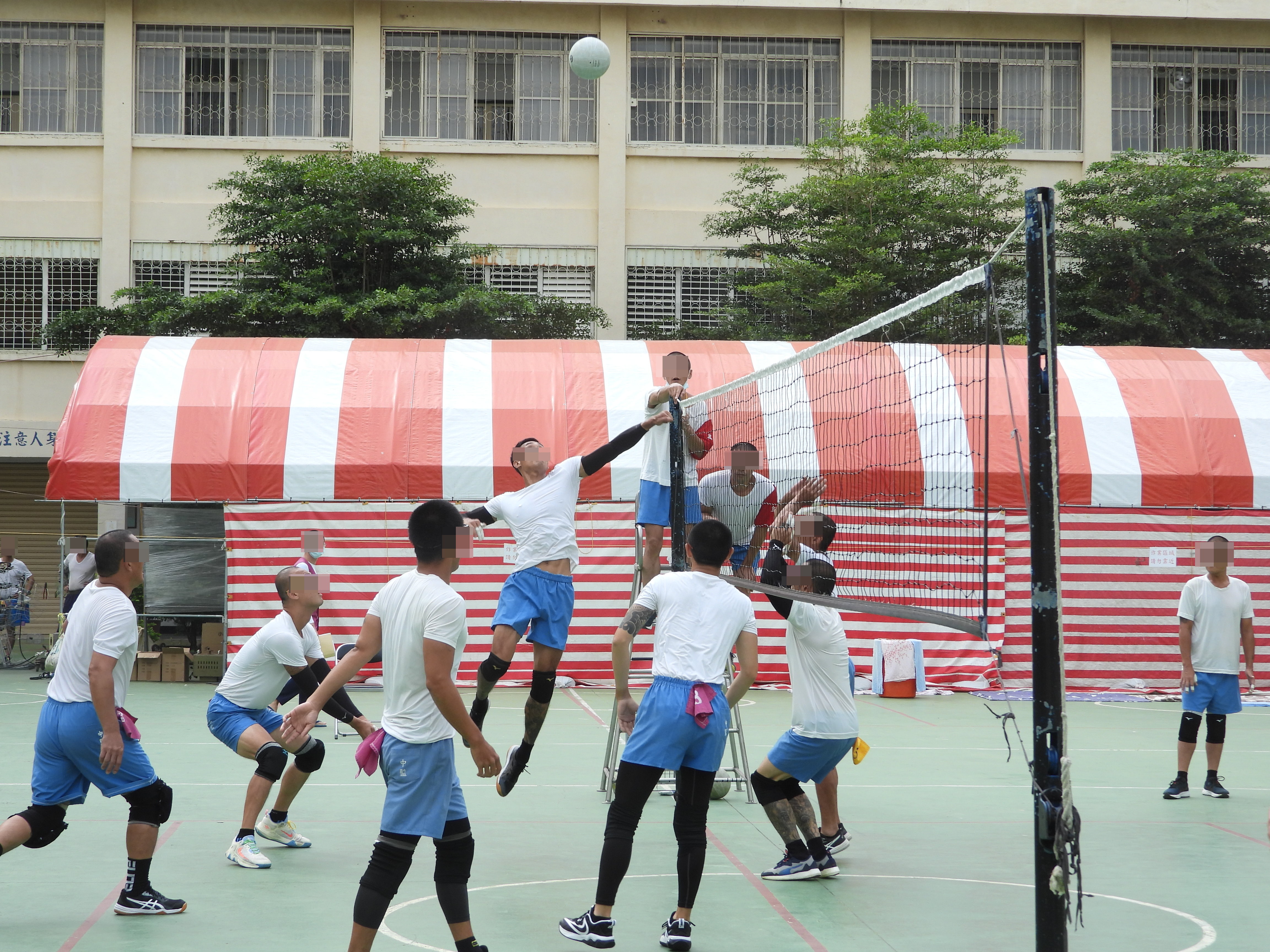 Volleyball players show their good sportsmanship when competing