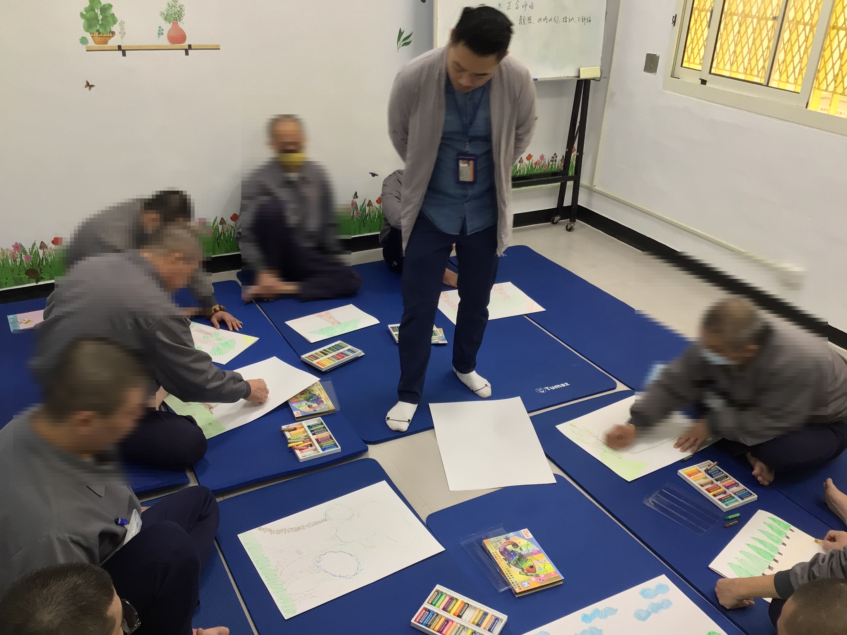 Inmates explore the stress and resilience in life by analyzing their drawings