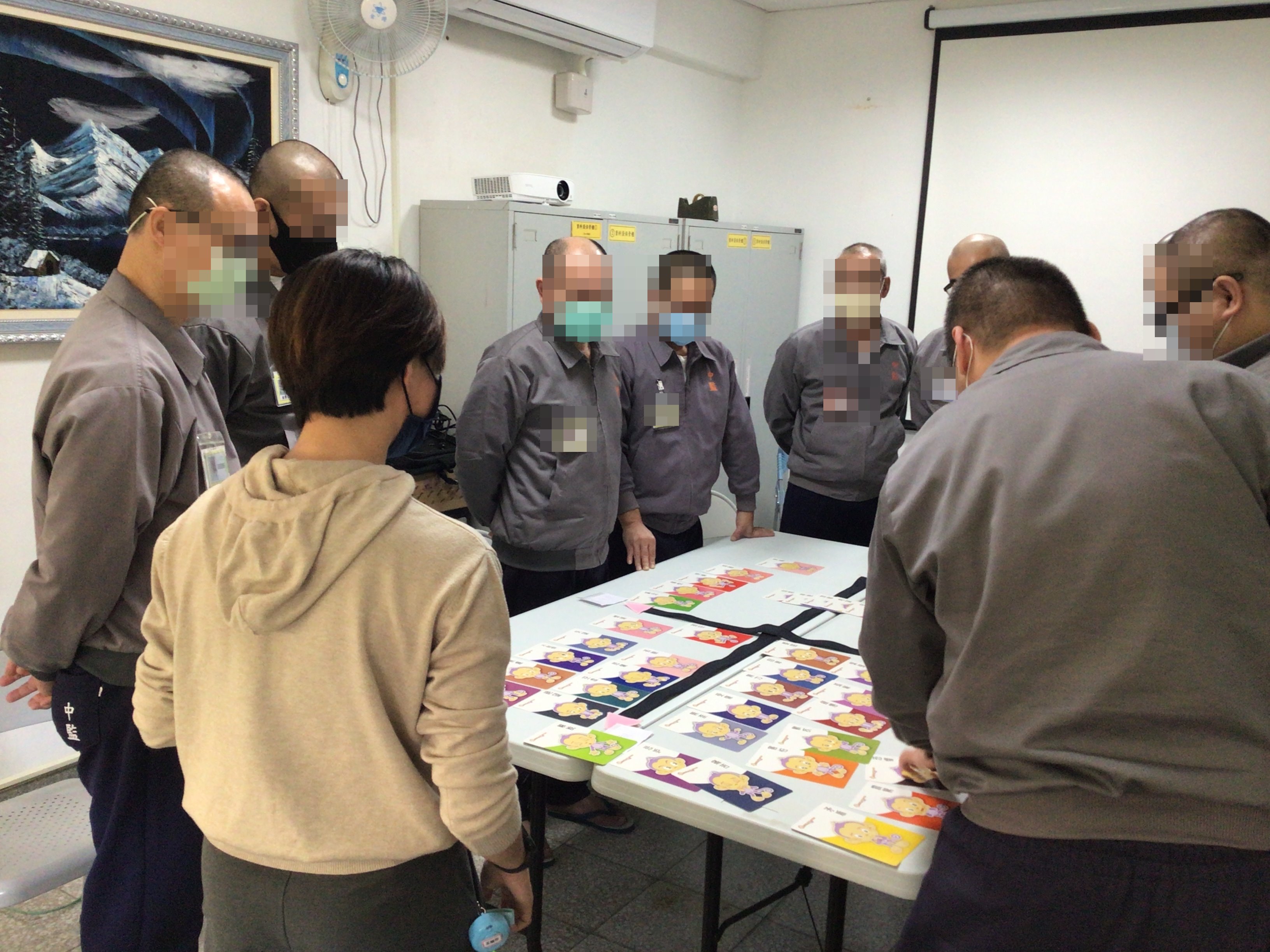 Inmates learn emotional intelligence quadrants with cards