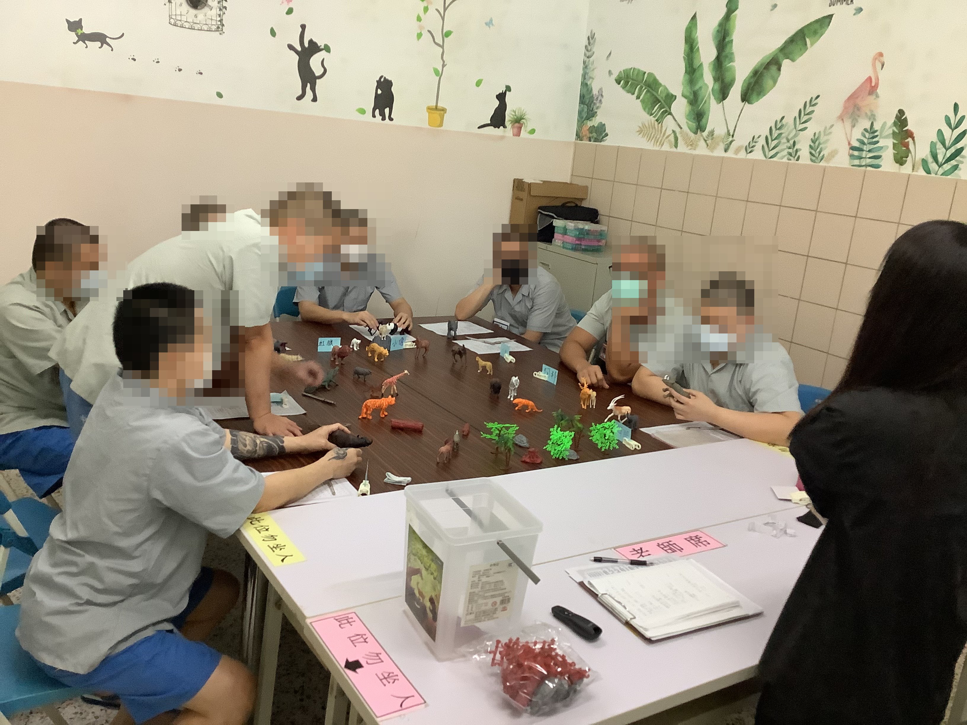 藉由表達性藝術媒材自我介紹