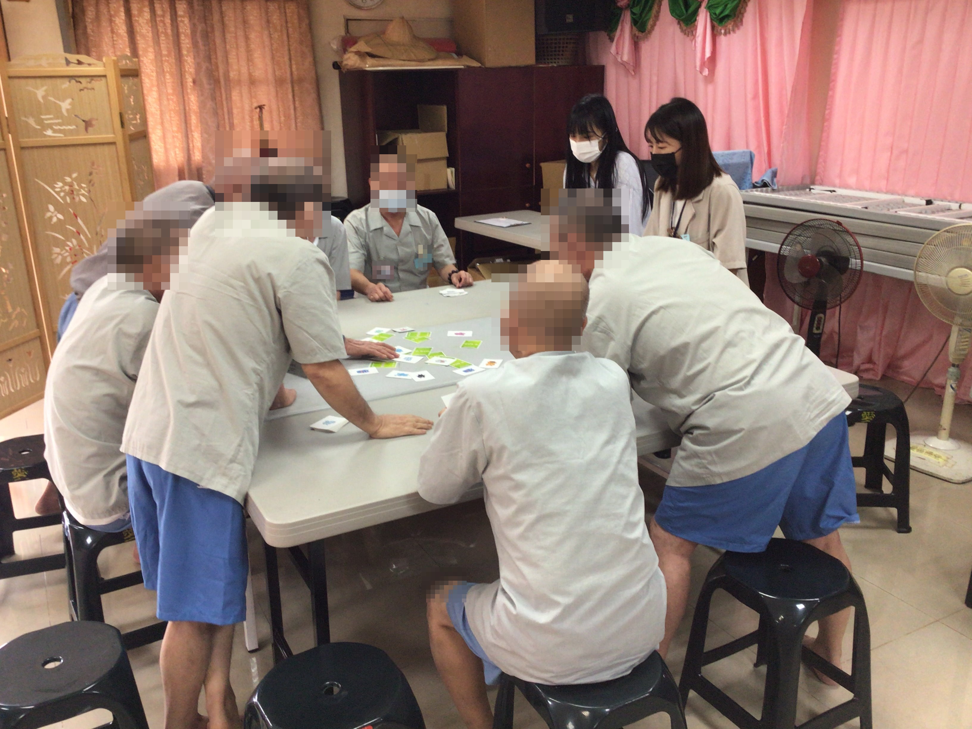 促進彼此互動增加熟悉感