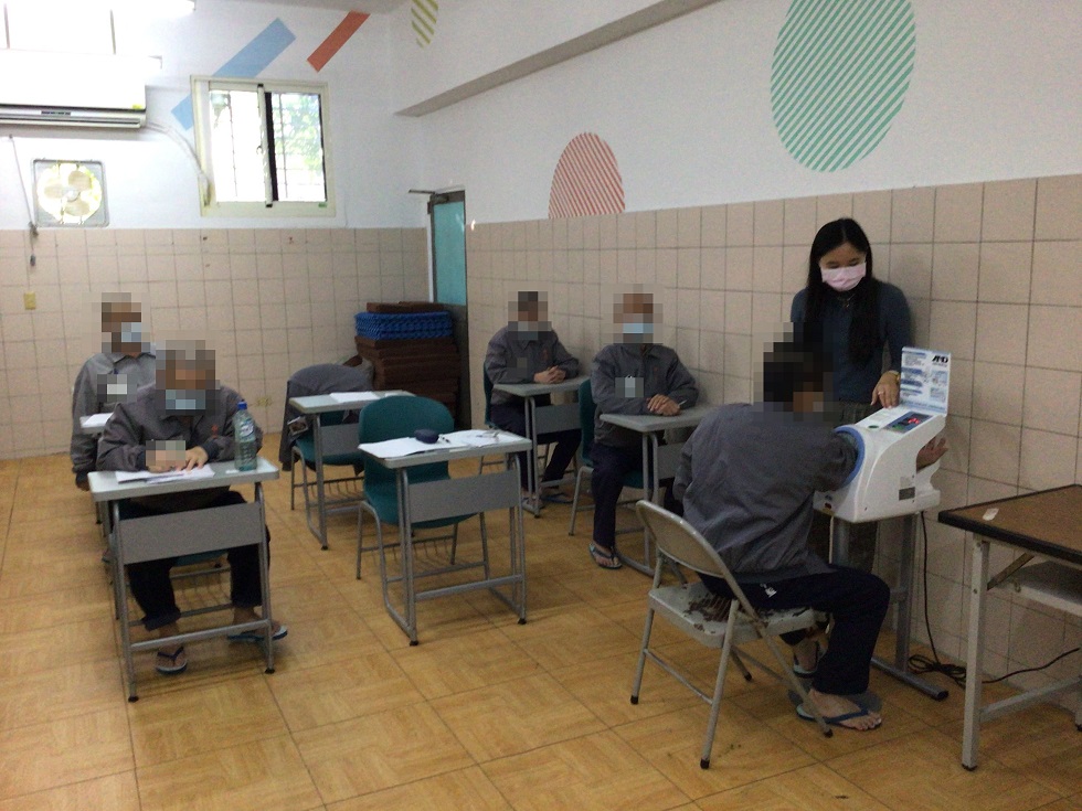 Prisoners check their blood pressure and blood oxygen level.