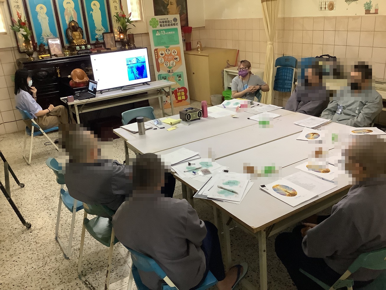 The advisors introduce self-care practices to inmates.