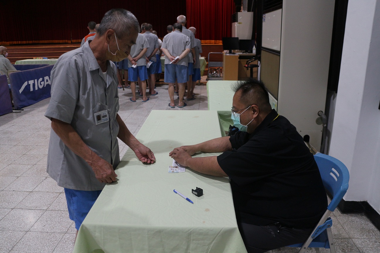 A physician assesses the inmate’s health status prior to vaccination